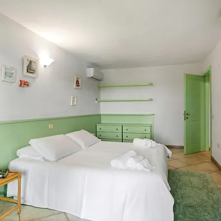 Pensjonat Sardegna E - Le 3*